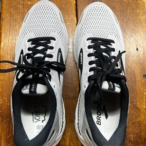 Brooks Adrenaline GTS 2 running shoes.